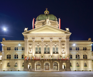 Bern Parliament Plaza Flagged Wide 2019 09 13 23 11 Enjeux Des Affaires Politiques Fédérales Comprendre Suivre Et Agir